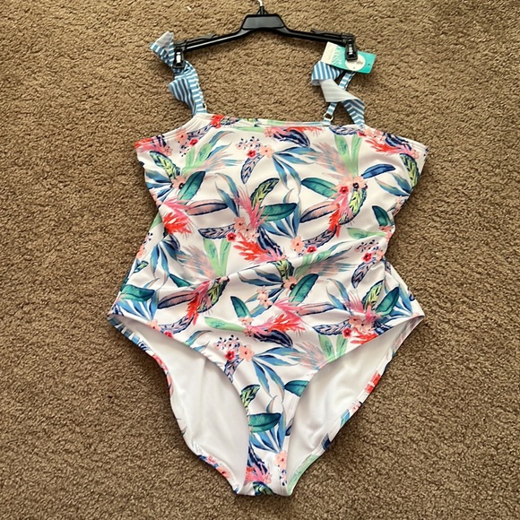 XL bathing suit - Picture 2 of 5